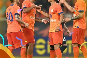 武汉三镇迎亚冠关键赛；今晨伤情更新；压力陡增；更衣室氛围转暖(亚冠决赛高拉特伤情)