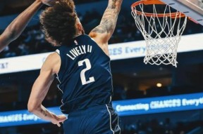 ac米兰-包含达拉斯独行侠集结日止住颓势，志在NBA季后赛名次提升，气氛紧张，轮换策略成焦点的词条