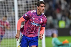 米兰体育app-荷甲赛程吃紧，曼联窗口期伤情更新，更衣室稳定，更衣室氛围转暖的简单介绍