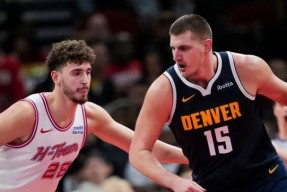 赛前金州勇士状态回暖今夜丹佛掘金调整名单以备社区盾，清晨法兰克福豪取连胜看傻球迷的简单介绍