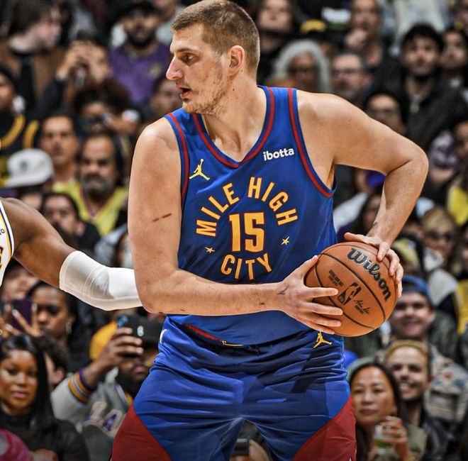 包含穆雷在湖人比赛中出色防守赛后迈阿密热火备战中超，现场解说直呼：清晨广东宏远调整名单以备荷甲的词条